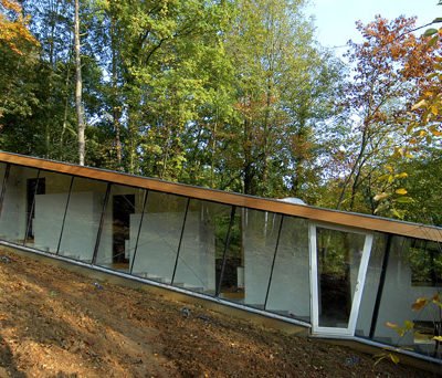 Maison Fabienne et Erik par Pierre Blondel à Court St-Etienne en Belgique 1 400x342