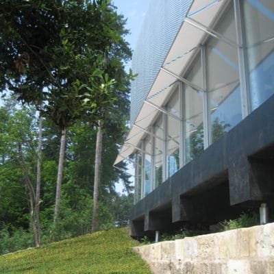 Extension du Château du Prince Noir par Bernard Bühler en France. Chateau Prince Noir Bernard Buhler 1 400x400