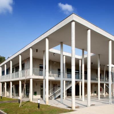 Lycée Albert Einstein à Bagnols sur Cèze par N+B Architectes Lycee Bagnol Nbj Architectes 11 400x400