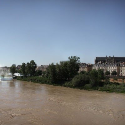 Une piscine sur la Garonne ? Euh non, sur le quai ! Piscine Bordeaux Garonne Fleuve Peniche 9 400x400