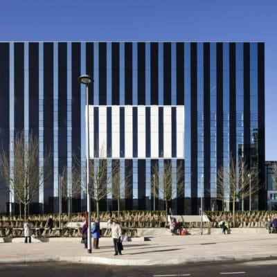 Corby Cube à Northants par HawkinsBrown Corby Cube 1 400x400