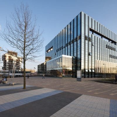 Corby Cube à Northants par HawkinsBrown Corby Cube 2 400x400