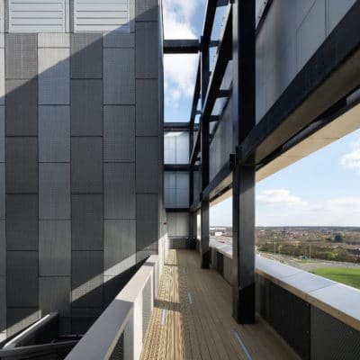 Corby Cube à Northants par HawkinsBrown Corby Cube 9 400x400