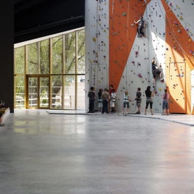 Salle d’escalade de Mons-en-Barœul par Béal & Blanckaert Salle Escalade Beal Blanckaert 24 400x400
