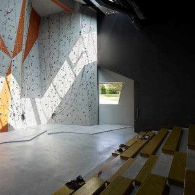Salle d’escalade de Mons-en-Barœul par Béal & Blanckaert Salle Escalade Beal Blanckaert 3 400x400