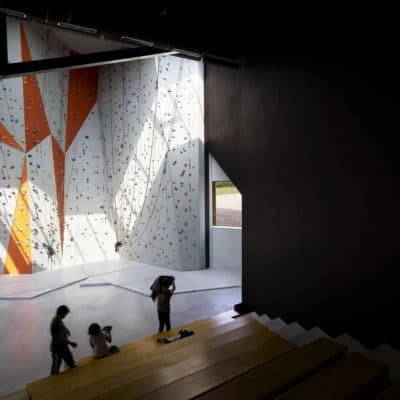 Salle d’escalade de Mons-en-Barœul par Béal & Blanckaert Salle Escalade Beal Blanckaert 4 400x400