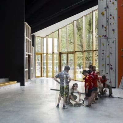 Salle d’escalade de Mons-en-Barœul par Béal & Blanckaert Salle Escalade Beal Blanckaert 5 400x400