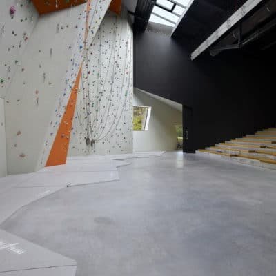 Salle d’escalade de Mons-en-Barœul par Béal & Blanckaert Salle Escalade Beal Blanckaert 7 400x400