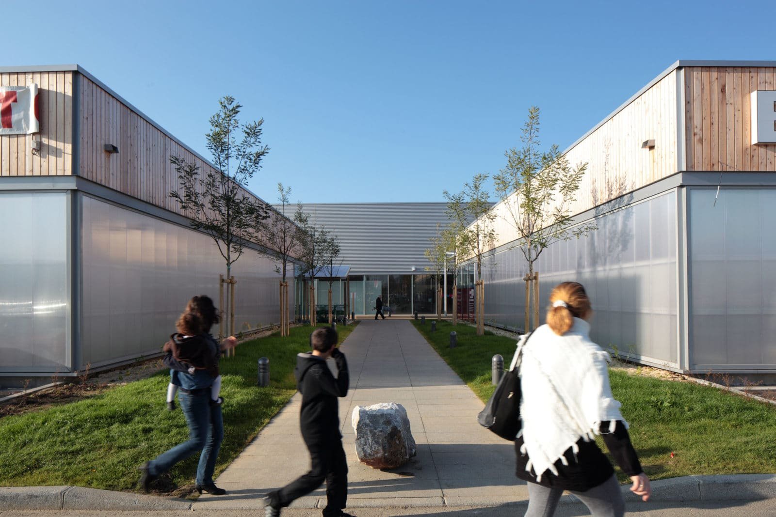 Un éco-commerco-parc à Seclin par AREP. © Architectes : JM. Duthilleul, E. Tricaud – Frey / Photographe : S. Lucas