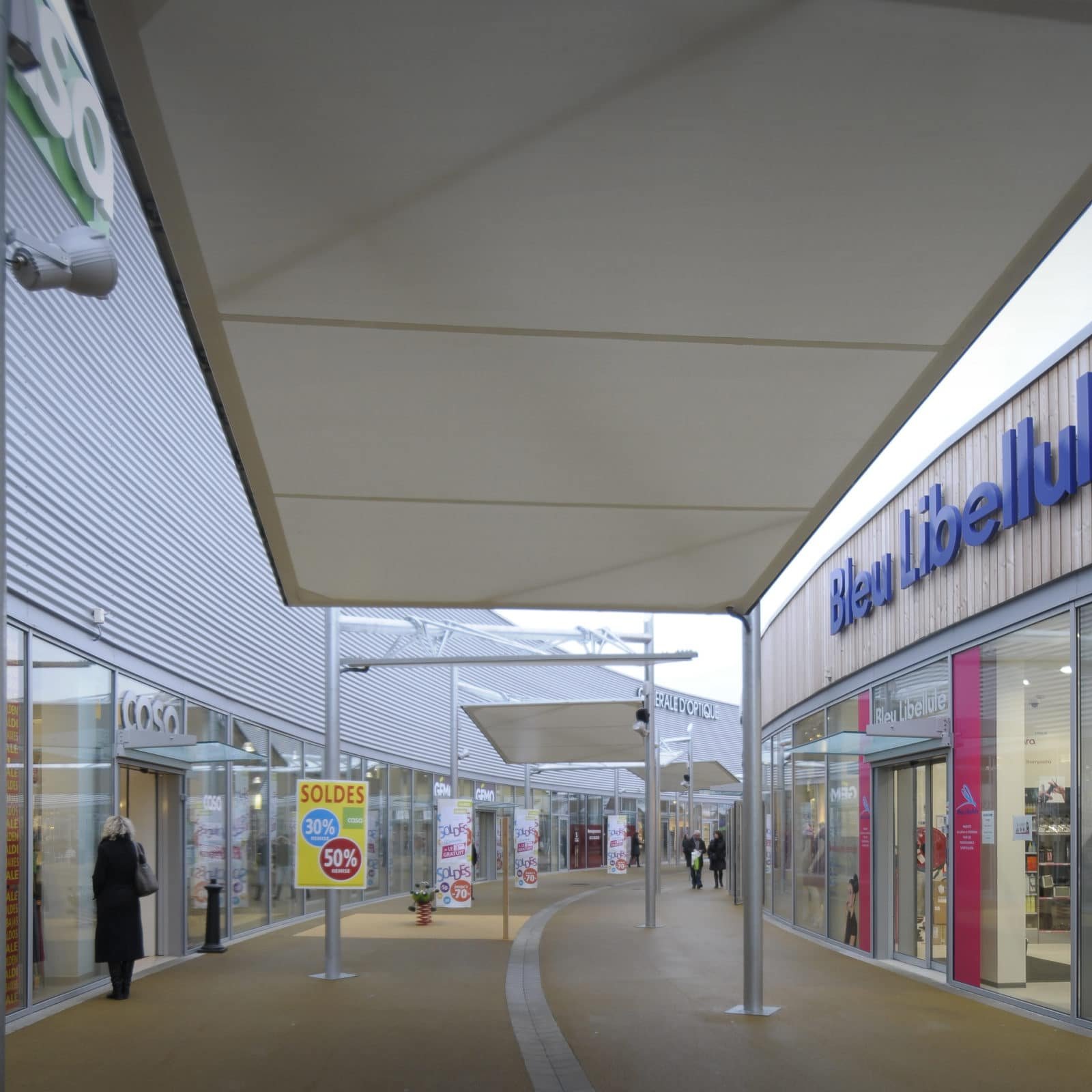 Un éco-commerco-parc à Seclin par AREP. © Architectes : JM. Duthilleul, E. Tricaud – Frey / Photographe : M. Vigneau