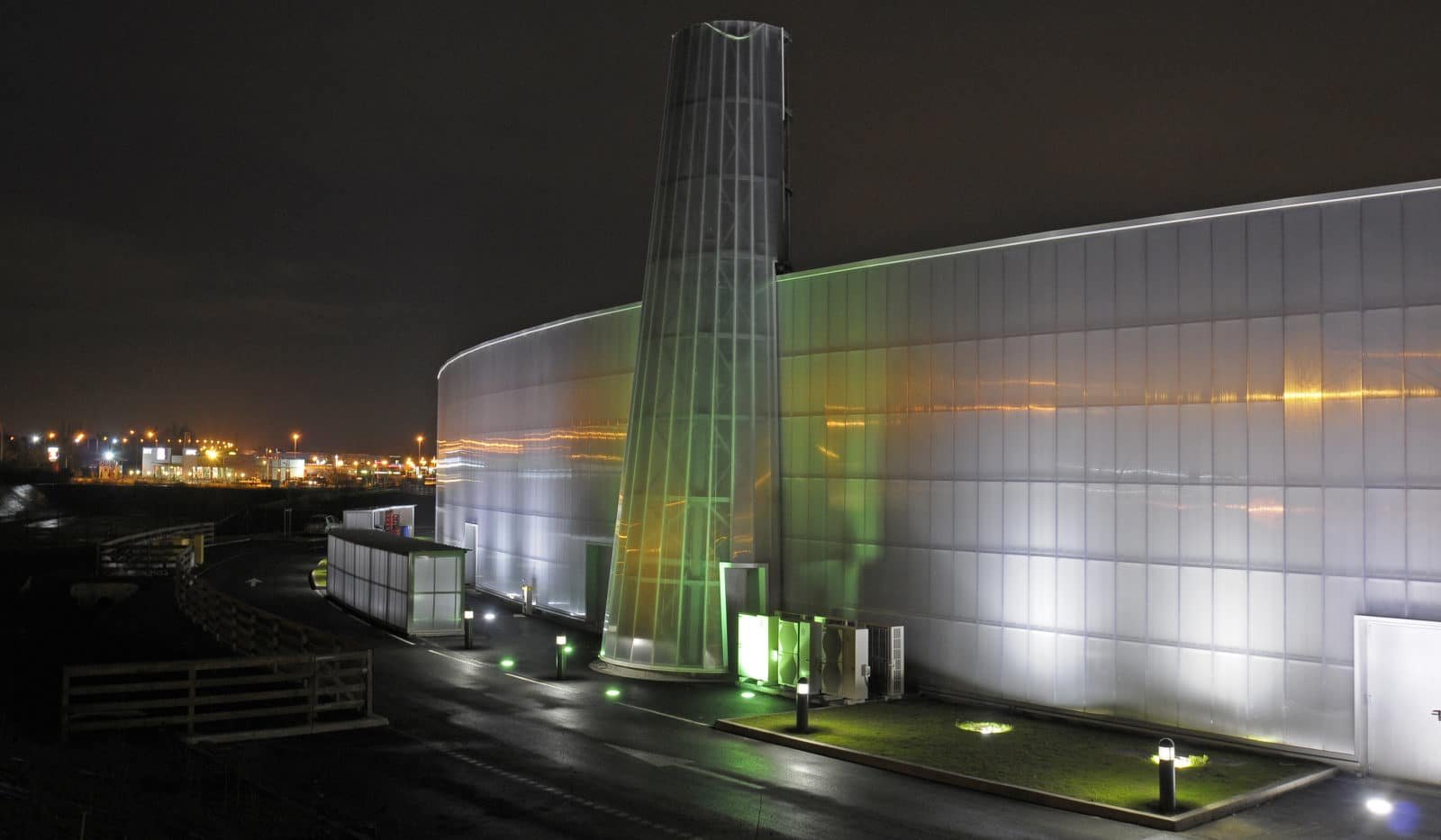 Un éco-commerco-parc à Seclin par AREP. © Architectes : JM. Duthilleul, E. Tricaud – Frey / Photographe : M. Vigneau