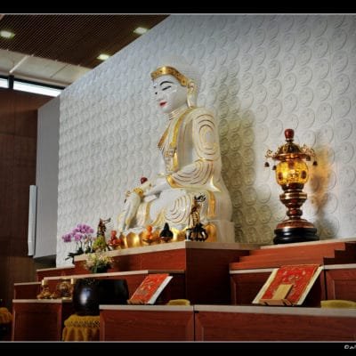 Temple bouddhiste de Bussy Saint-Georges par l’Atelier Rolland & Associés Temple Bouddhiste Bussy Frederic Rolland 5 400x400