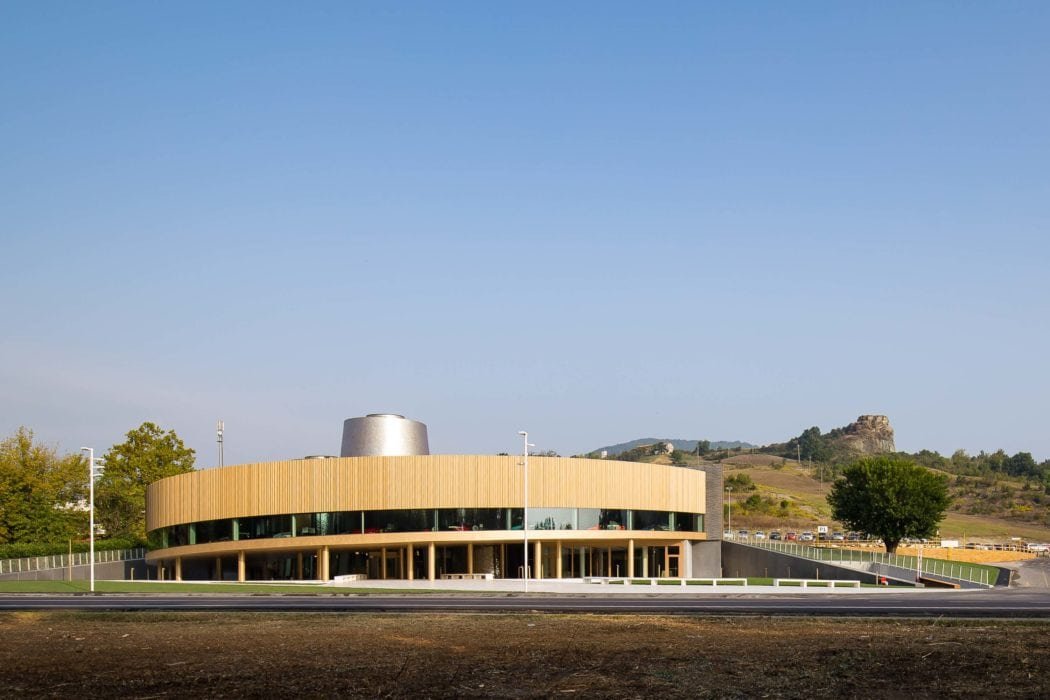 Un musée pour les voitures de Dallara par Alfonso Femia Musee Dallara Academy Alfonso Femia Photo 22 1050x700