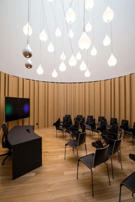 Un musée pour les voitures de Dallara par Alfonso Femia Musee Dallara Academy Alfonso Femia Photo 28 467x700